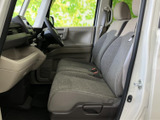 ドライバーの視界を妨げない、広々とした空間です。操作しやすい配置で、運転に集中できます。