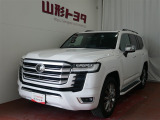 人気SUV ランドクルーザー300です!迫力ある外観は圧巻の一言。その走破性は雪道もなんのその。充実した装備で日々の運転がワンランク上がります♪