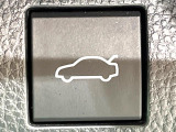 【パワーバックドア】スマートキーや運転席のボタンを押すだけでリアゲートが自動で開閉します!荷物を持っている時や、高い位置にあるバックドアを閉める際に便利な機能です♪