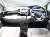 ◆インテリアパネル◆視界広々で非常に運転しやすくロングドライブでも疲れを感じさせないすっきりとまとまったインパネ周りです。