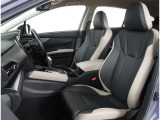 高級感のなる本革シート!長時間の運転も疲れにくいフロントシート!体をしっかり支えてくれて運転がしやすい形状です!
