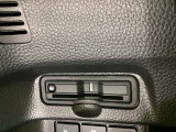 ハンドルの左下にETCがついています。高速道路の料金所の通過も楽々です。 カードの取り出しもしやすい場所についています。