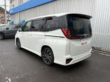 ハイブリッドなので静かで省燃費