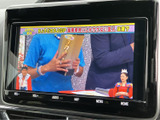 停車中には、テレビや映像コンテンツをお楽しみいただけます。ドライブ前の待機時間や休憩時間に、リラックスした時間を過ごせます。快適な移動をサポート。