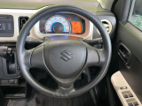 インテリアに合わせたデザインのステアリングは、運転される方のことも考え、運転しやすい形状、大きさです。是非一度、実際に触ってお確かめください。