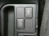 Aマークのスイッチはアイドリングストップ機能のON,OFF切替スイッチです。信号待ち等で停車時に一時的にエンジンを止めます、燃費向上に貢献しています。