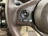 ステアリングにオーディオ操作スイッチが付いています。オーディオ画面に直接タッチしなくても操作が出来ますので、運転に集中できます。
