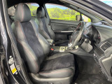 運転席シート廻りは使用感も少なく、良好な状態となっています。前オーナー様が丁寧に使っていたことがよくわかりますね。