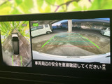 後方確認をサポートするモニター画面。駐車時など、狭い場所でも安全に運転できます。運転に不安を感じる方にもおすすめです。