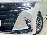 【シーケンシャルターンランプ付きLEDヘッドライト】人気の『流れるウィンカー』付きのLEDヘッドライトを装備♪高級感はもちろん、点灯時は存在感たっぷりで他車からも認識されやすく安心です。