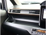 『1台』のお車に対して、3名体制で日々議論を重ね仕入れを行っております。