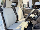 運転席シート廻りは使用感も少なく、良好な状態となっています。前オーナー様が丁寧に使っていたことがよくわかりますね。
