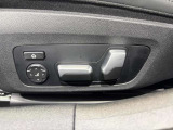電動フロントシート♪シートポジションは2パターンまで記憶しておく事が出来ます!順番に運転するにはとても便利な機能です♪