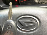 【キーレス】少し離れた場所からでもボタン一つでドアの開錠・施錠ができるのでとっても便利!ドアの鍵穴周りに傷をつけることもありません♪