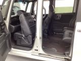 自社整備工場で点検整備をおこなってからお渡ししています。車検が残っている場合は『12ヶ月点検整備』を、車検整備付きの場合は『車検整備』をおこないます。整備費用は車両本体価格に含まれています。
