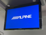【アルパイン10型フリップダウンモニター】大画面モニターで後席でもエンタメをお楽しみいただけます。小さなお子様にも大人気の装備です♪