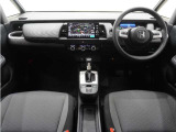 ◆インテリアパネル◆視界広々で非常に運転しやすくロングドライブでも疲れを感じさせないすっきりとまとまったインパネ周りです。