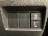 VSA装備車です。VSAはドライバーの操作と車の動きを見守っています。もし車の挙動が乱れたとき、4輪別々にブレーキをかけたり、エンジンパワーをしぼることによって車を安定させます。