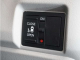 ◆片側電動スライドドア◆狭い駐車場でも乗り降りが楽々♪お子様が隣の車にドアを当ててしまう心配もございません!小さなお子様連れの方もこれで安心。