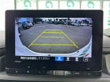【バックモニター】後ろのカメラの映像がモニターに映し出されるので、後方の見えない死角や、障害物との距離感などもしっかり安全確認することができます。