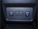 充電用USB端子/リヤ席用両シートヒーター