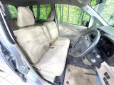 運転席シート廻りは使用感も少なく、良好な状態となっています。前オーナー様が丁寧に使っていたことがよくわかりますね。