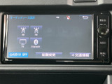 ラジオやCD、Bluetooth接続など、多彩な音源を楽しめます。お好みの音楽で、ドライブタイムをより快適に過ごせます。