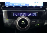 エアコンはオートタイプが装着済みです!オートモードにしておけば、車内温度を設定するだけで風の料や吹き出し口の切り替えを機械が行ってくれます!一年中快適な環境を作れますよ♪