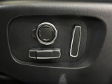 電動パワーシートですので運転中のシート調節も安全に行えます。微調整も可能ですのであなただけのドライビングポジションを実現します。