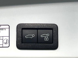 【パワーバックドア】スマートキーや運転席のボタンを押すだけでリアゲートが自動で開閉します!荷物を持っている時や、高い位置にあるバックドアを閉める際に便利な機能です♪
