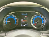 視認性の高いメーター類が、運転に必要な情報を的確に伝えます。運転状況が一目でわかり、快適なドライビングをサポートします。