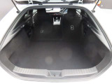 リアーシートは6:4分割シートを採用しています。お荷物があるとき、片方ずつ倒せますので便利です☆