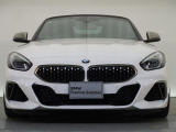 【キドニーグリル】BMWの代名詞。一目見ただけでBMWであると認識できる確固たるアイコンとして存在感を放ちます。