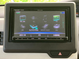 CDやUSB、Bluetoothなど、多様なメディアに対応。お気に入りの音楽を車内で楽しめます。クリアなサウンドで、快適なドライブを演出します。