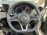 握りやすいステアリングで、快適なドライビングを実現。操作性にも優れているので、運転がより楽しくなります。