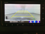 バックでの車庫入れも安心です! リアカメラが付いているバックモニター付のナビを装備しております。操作線もついており距離感も画面から確認できます。