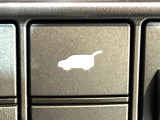 【パワーバックドア】スマートキーや運転席のボタンを押すだけでリアゲートが自動で開閉します!荷物を持っている時や、高い位置にあるバックドアを閉める際に便利な機能です♪