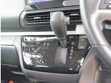 【車屋】として、長く車業界に従事した経験豊富なスタッフが多数在籍しております。