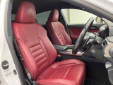 【専用スポーツシート】ホールド性に優れ、カーブ時の体が流れを抑制してくれます。また、体にフィットするから腰や背中が疲れにくく、ロングドライブや高速走行でも快適にお過ごしいただけます♪