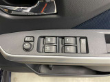 パワーウィンドウスイッチで運転席から全席の窓の開閉ができます♪
