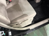 痛みの出やすい運転席シートの角、フロアマット、座面、ともに良好です