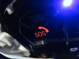 SOSコール/エアバックが展開するような深刻な事故において、自動でSOSコールを発信します。車内で急病人が出るような緊急時は、手動で発信可能です。
