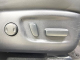【パワーシート】スイッチ一つで簡単にシートの微調整が可能!電動だから力もいりません!快適なシートポジションにセットして、快適なドライブをお楽しみください。