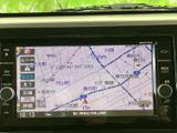 鮮明な地図表示で、目的地までの道順をしっかりサポート。初めての場所でも安心して運転できますね。