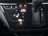 オートエアコン搭載車です。風量を自動で調節します。