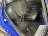 後席をはね上げれば、「もうひとつの荷室」が生まれます。