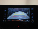 バックモニター付き。駐車の際のサポートとなり、必須アイテムのひとつですよね。それでも、バックする際は必ずご自身の目で確認をしてください。