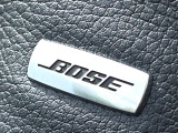 【BOSEサウンドシステム】メーカーオプションの高品位サウンドシステムを搭載。専用のチューニングが施された大小様々なスピーカーから良質なサウンドが奏でられ、臨場感あふれる音響空間を演出します。