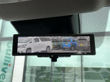 【デジタルルームミラー】車両後方カメラの映像をルームミラーに映すことが出来ます。 そのため、後席に人や荷物があって後方が見えづらい場合でもしっかり視界を確保することが出来ます。