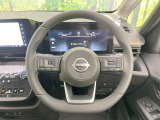 インテリアに合わせたデザインのステアリングは、運転される方のことも考え、運転しやすい形状、大きさです。是非一度、実際に触ってお確かめください。